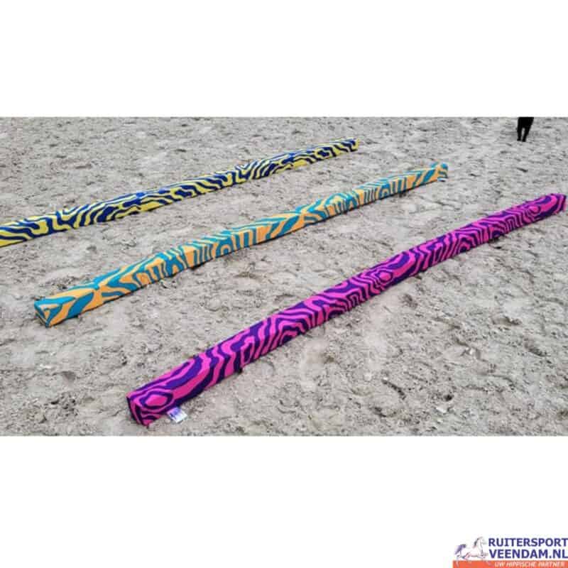 Set van 3 foam trainingsstokken met kleurrijke zebra- en camouflagepatronen voor paardentraining.